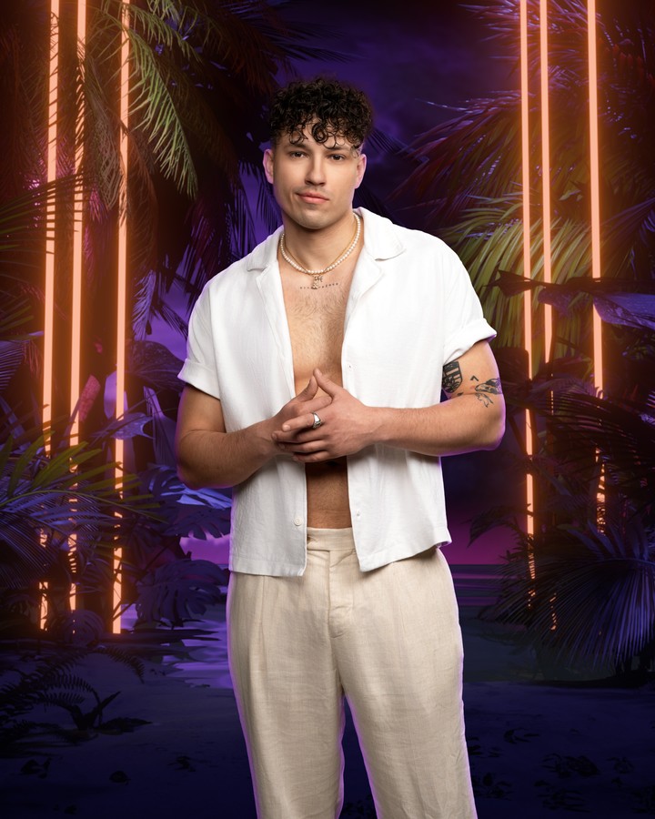 Dominik, AYTO